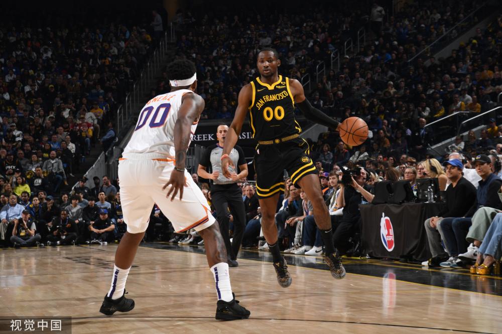 并在进攻端 并在进攻端